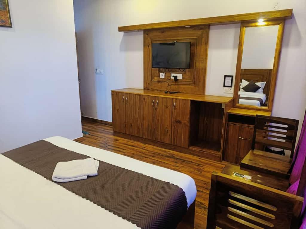 Hotel Kasauli View Cafe Restaurant Open Terrace Mountain View Екстериор снимка