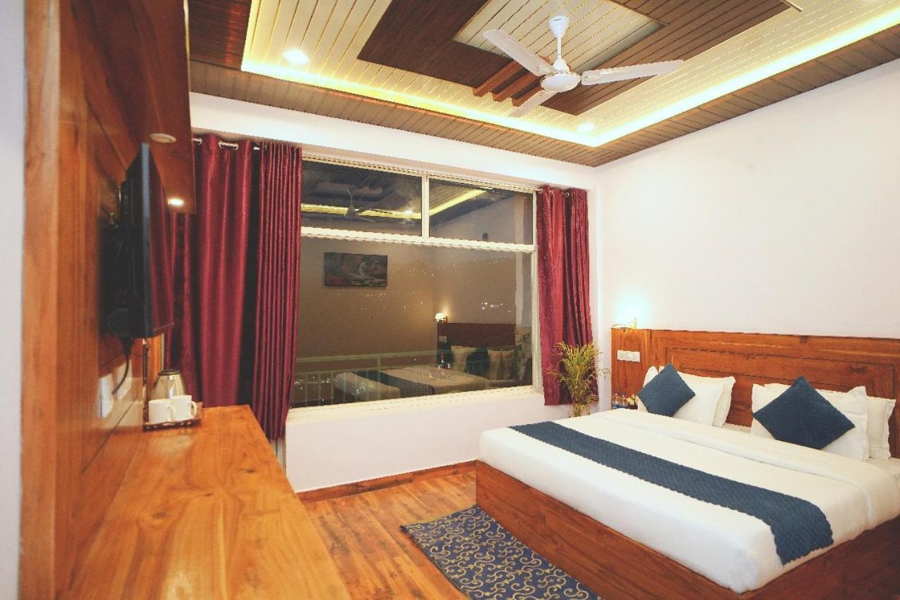 Hotel Kasauli View Cafe Restaurant Open Terrace Mountain View Екстериор снимка