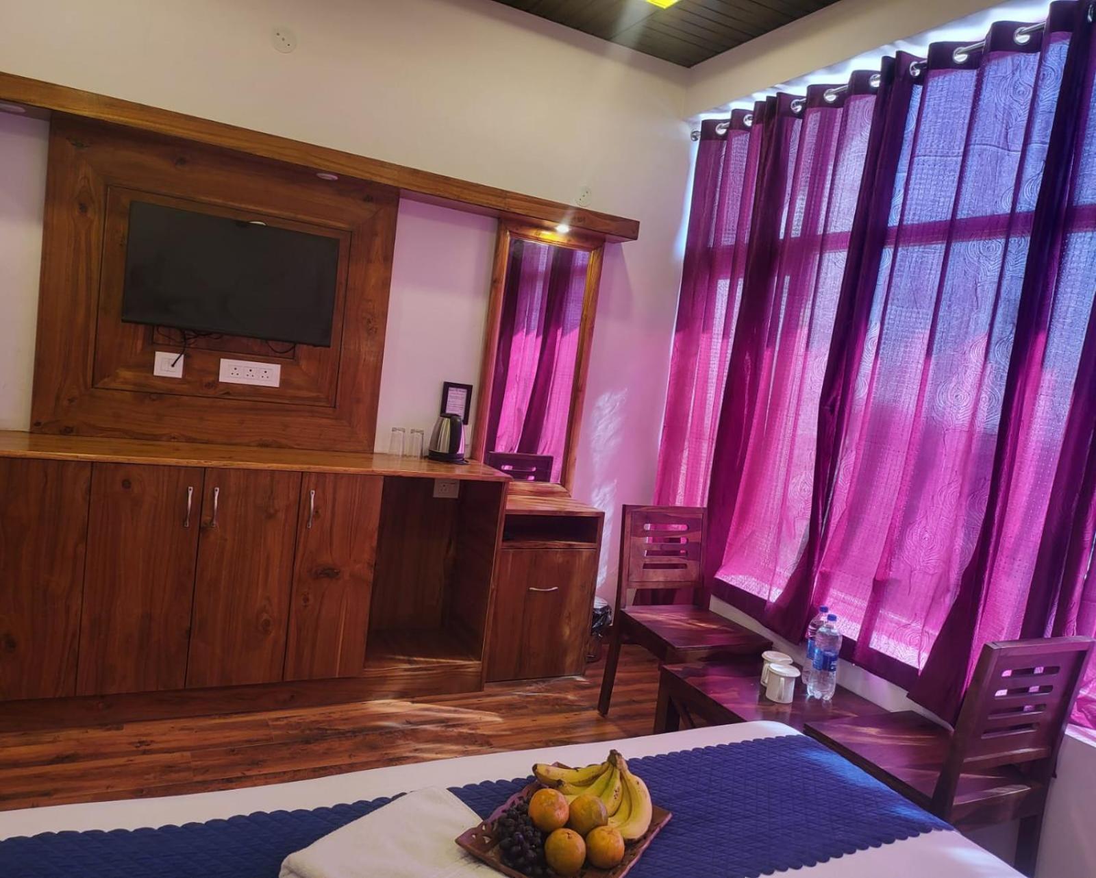 Hotel Kasauli View Cafe Restaurant Open Terrace Mountain View Екстериор снимка