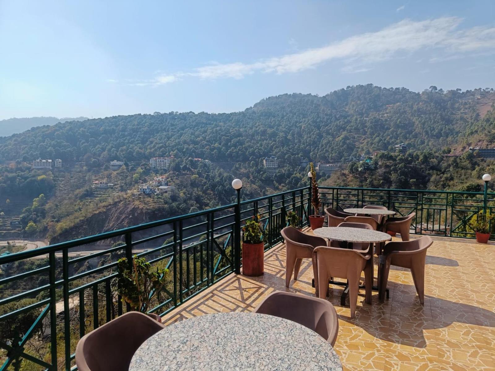 Hotel Kasauli View Cafe Restaurant Open Terrace Mountain View Екстериор снимка