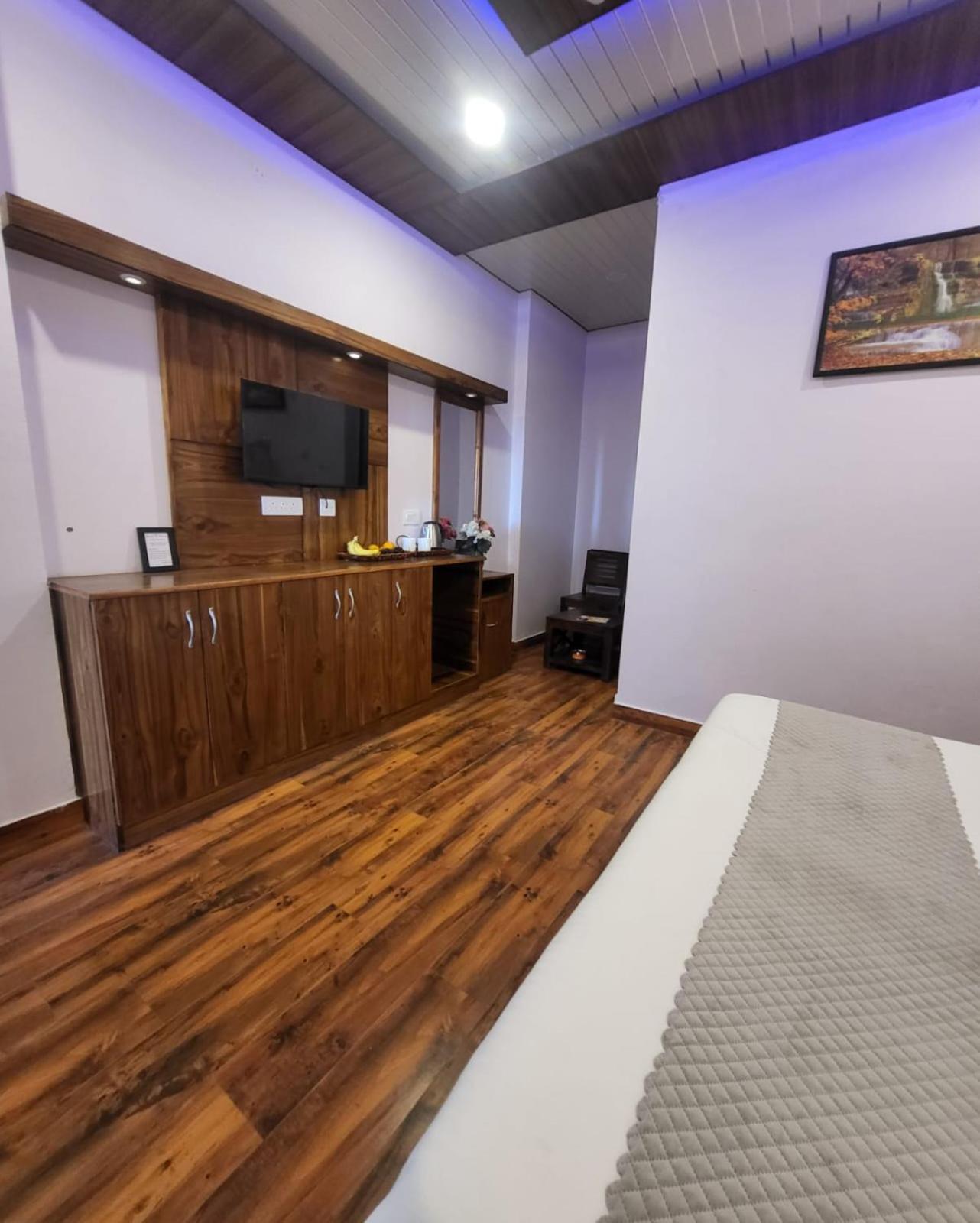 Hotel Kasauli View Cafe Restaurant Open Terrace Mountain View Екстериор снимка